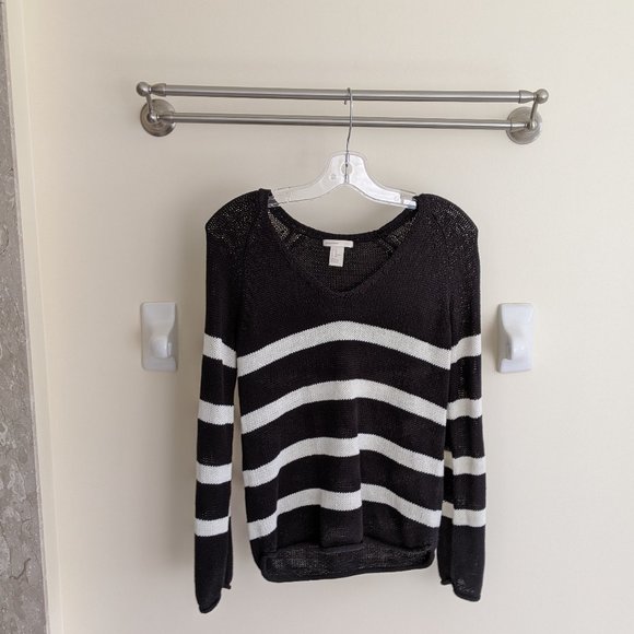 💛 (3/$20) H&M White & Black Striped Sweater - Picture 1 of 1